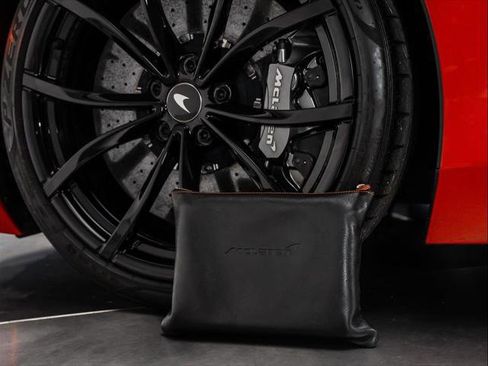 Used 2023 McLaren Artura image 42