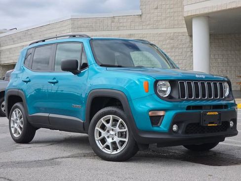 Used 2022 Jeep Renegade Latitude AWD/4WD image 2