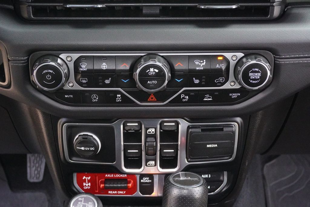 Used 2024 Jeep Gladiator Mojave AWD/4WD image 14