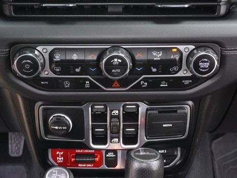 Used 2024 Jeep Gladiator Mojave AWD/4WD image 14