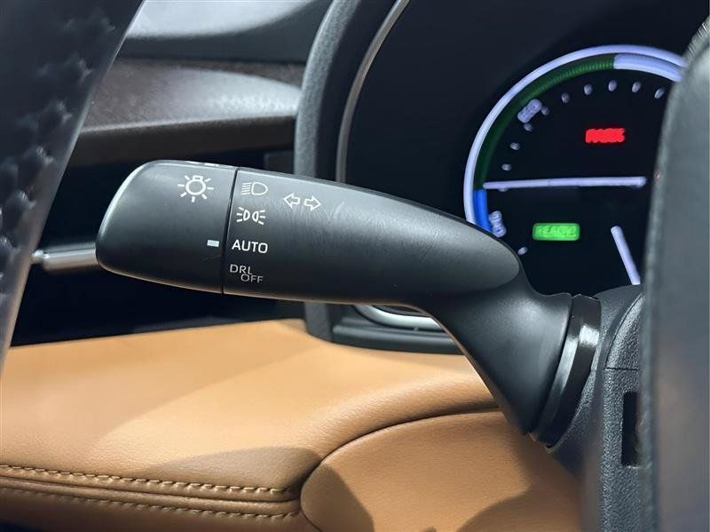 Used 2021 Toyota Avalon Limited w/ Advanced Safety Package FWD image 12
