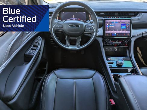 Used 2023 Jeep Grand Cherokee Limited image 19