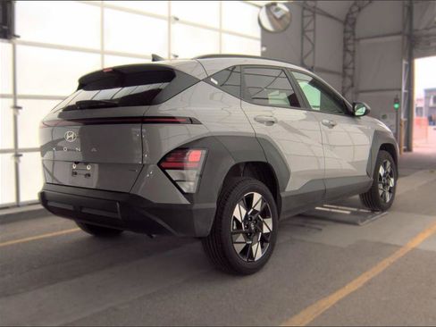 Used 2025 Hyundai Kona SEL AWD/4WD image 2