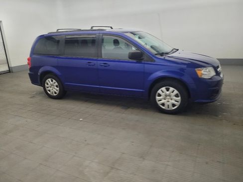 Used 2018 Dodge Grand Caravan SE w/ UConnect Hands-Free Group FWD image 11