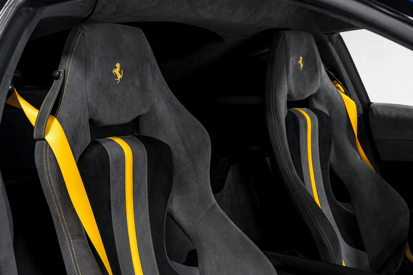 Used 2022 Ferrari 812 Competizione RWD image 28