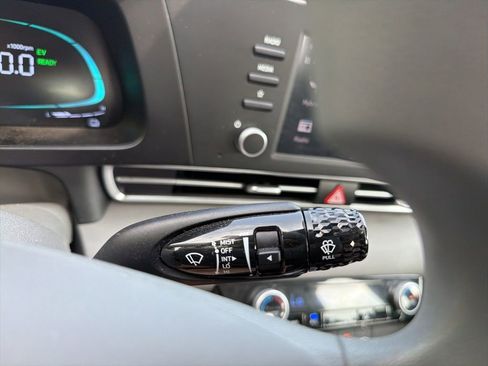 Used 2025 Hyundai Elantra Hybrid FWD image 34