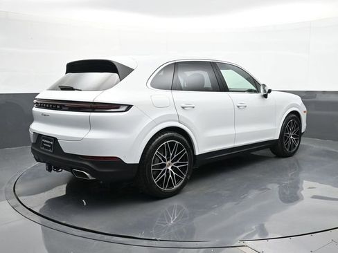 Certified 2025 Porsche Cayenne AWD/4WD image 19
