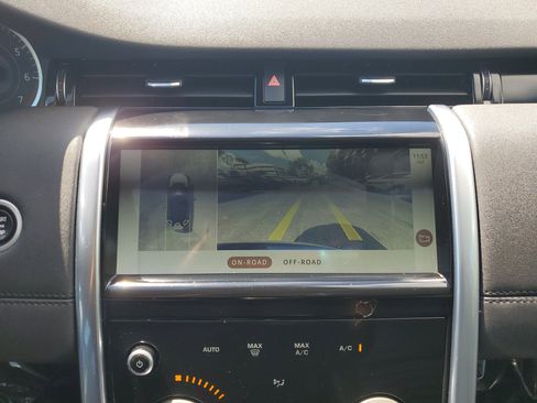 Used 2021 Land Rover Discovery Sport S image 8