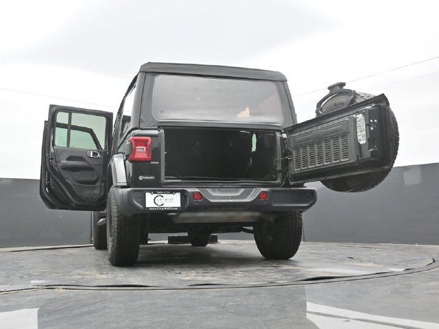 Used 2018 Jeep Wrangler Unlimited Sahara w/ Safety Group AWD/4WD image 66