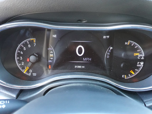 Used 2019 Jeep Grand Cherokee Altitude AWD/4WD image 15