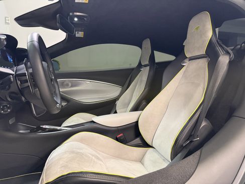 Used 2023 McLaren Artura image 17