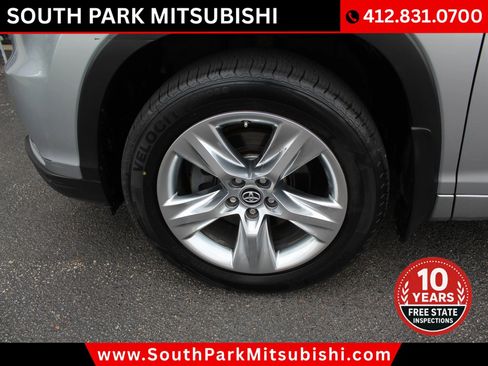 Used 2016 Toyota Highlander Limited w/ Driver Technology Package image 35