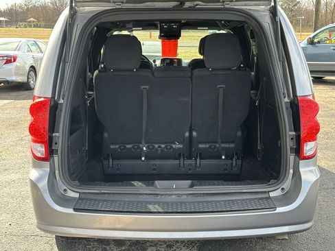 Used 2017 Dodge Grand Caravan SE image 8