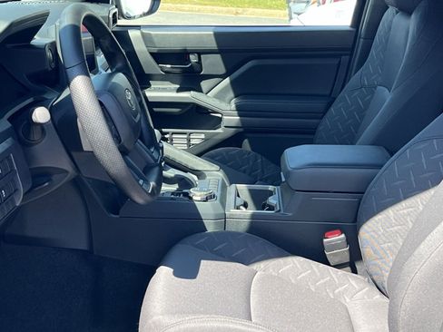 New 2025 Toyota Tacoma SR5 image 7
