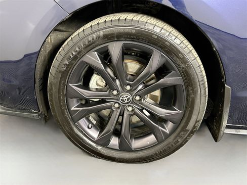 Used 2022 Toyota Sienna XSE image 33