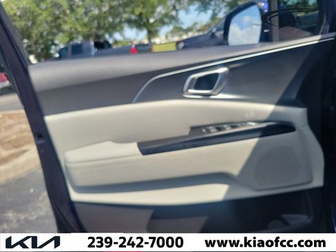Certified 2023 Kia Carnival LX FWD image 23