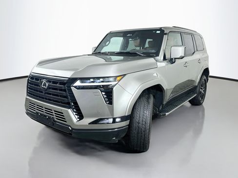 Used 2025 Lexus GX 550 w/ Accessory Package (2T) AWD/4WD image 3