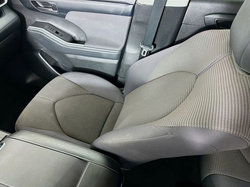 Used 2022 Toyota Highlander LE FWD image 23
