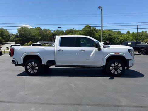 Used 2025 GMC Sierra 3500 Denali w/ Technology Package AWD/4WD image 4