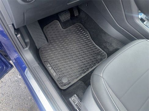 Used 2024 Volkswagen Taos SE w/ Panoramic Sunroof Package image 18