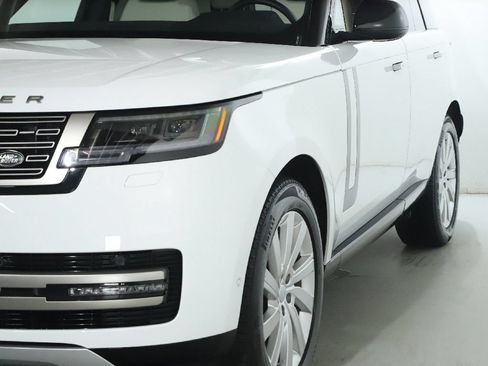 Used 2025 Land Rover Range Rover SE AWD/4WD image 14