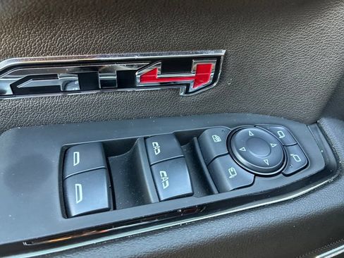 Used 2024 GMC Sierra 1500 AT4 w/ Technology Package AWD/4WD image 9