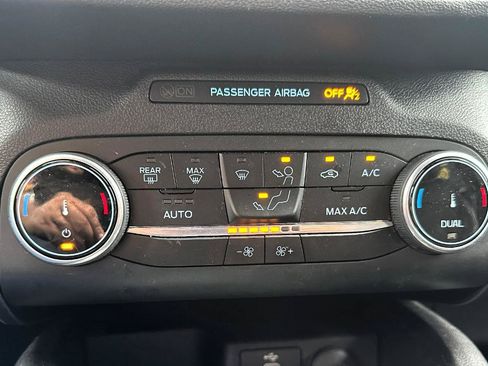Used 2025 Ford Escape ST-Line FWD image 16