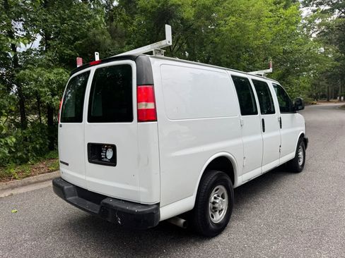 Used 2017 Chevrolet Express 2500 RWD image 7