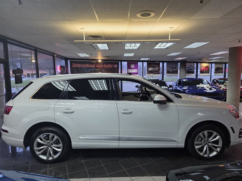 Used 2017 Audi Q7 3.0T Premium Plus w/ Premium Plus Package AWD/4WD image 5