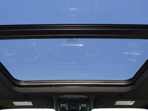 Used 2024 GMC Yukon XL Denali Ultimate AWD/4WD image 13