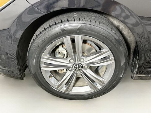 Used 2024 Volkswagen Jetta SE FWD image 11