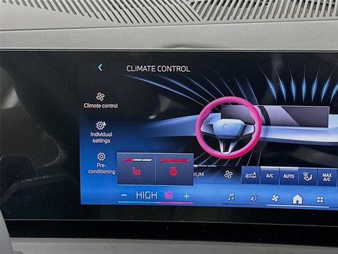 New 2026 BMW 550e xDrive w/ Executive Package image 21