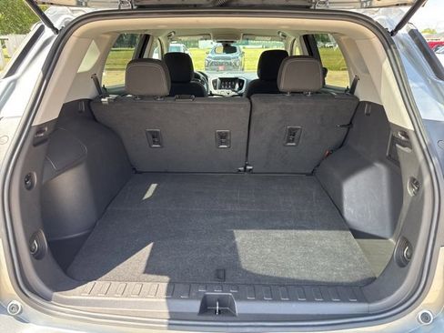 Used 2024 GMC Terrain SLE image 32