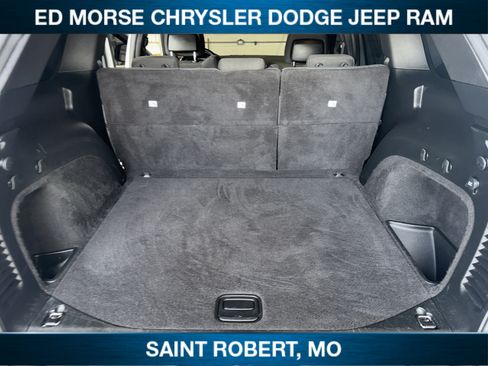 Used 2019 Jeep Grand Cherokee Laredo AWD/4WD image 38