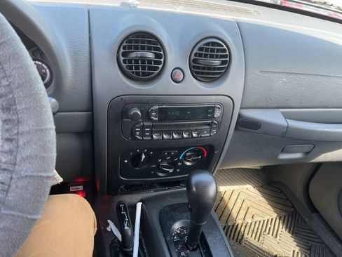 Used 2005 Jeep Liberty Sport AWD/4WD image 10