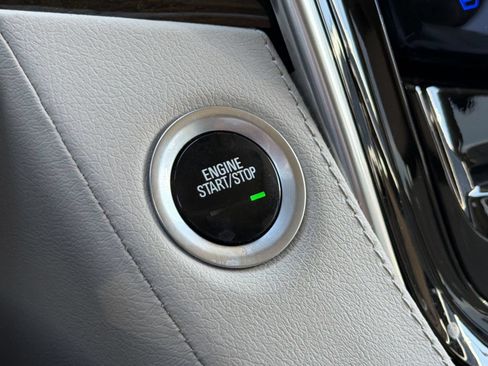 Used 2020 Cadillac Escalade Premium Luxury AWD/4WD image 17