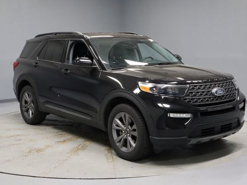 Certified 2023 Ford Explorer XLT w/ Equipment Group 202A AWD/4WD image 1