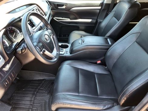 Used 2016 Toyota Highlander XLE AWD/4WD image 12