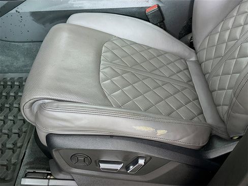 Used 2022 Audi SQ7 Premium Plus w/ SQ7 Executive Package image 9