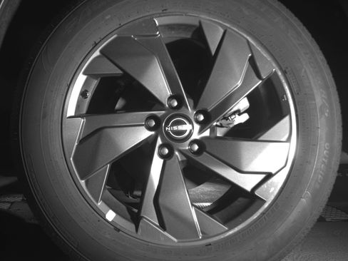 Used 2025 Nissan Rogue SV FWD image 14