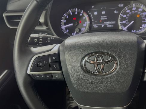 Used 2024 Toyota Highlander LE image 19