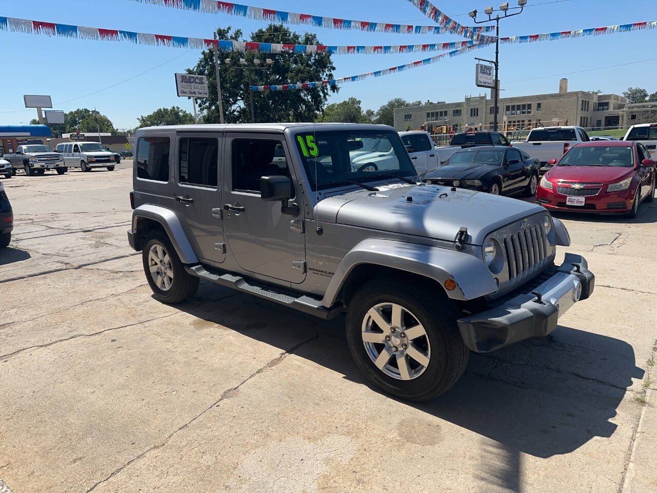 Used 2015 Jeep Wrangler Unlimited Sahara w/ Max Tow Package AWD/4WD image 4