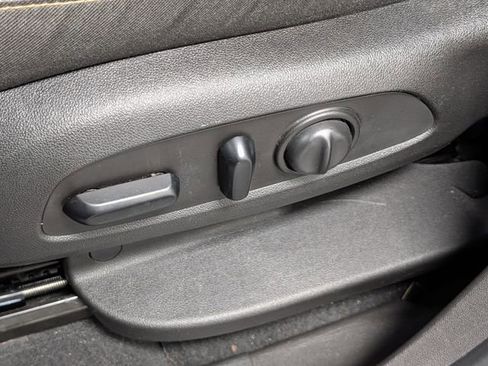 Used 2019 Chevrolet Equinox LT FWD image 11