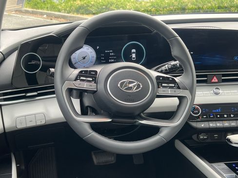 Certified 2023 Hyundai Elantra Limited FWD image 24