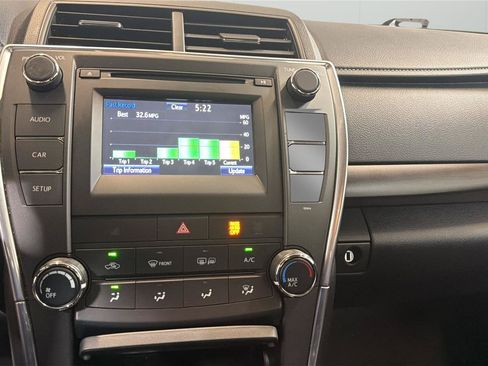 Used 2017 Toyota Camry LE FWD image 17