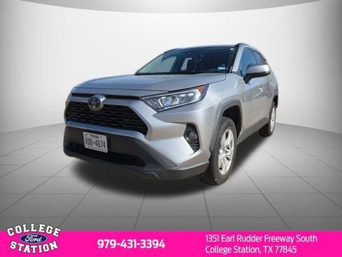 Used 2021 Toyota RAV4 XLE image 2
