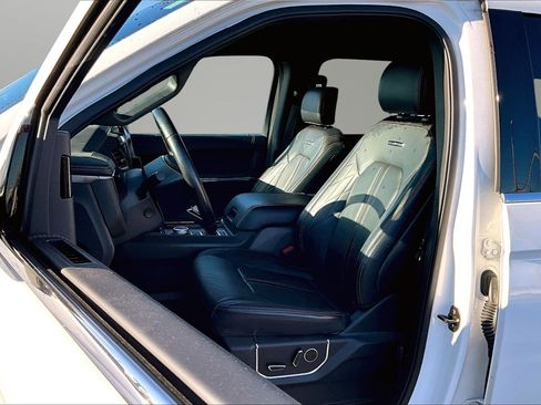 Used 2024 Ford Expedition Platinum image 16