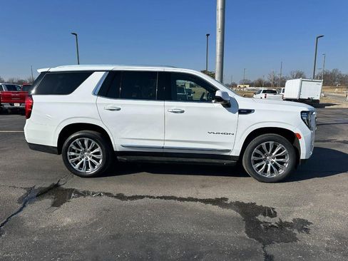 Used 2022 GMC Yukon SLT w/ SLT Premium Package image 1