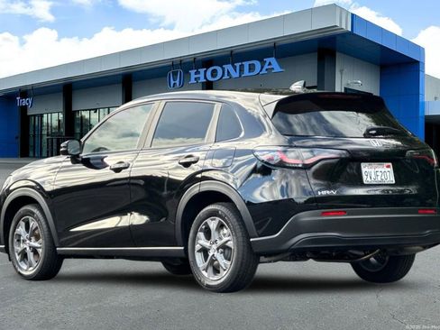 Certified 2026 Honda HR-V LX image 10