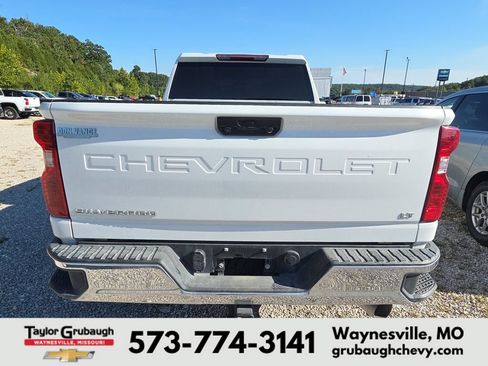 Used 2023 Chevrolet Silverado 2500 LT AWD/4WD image 5